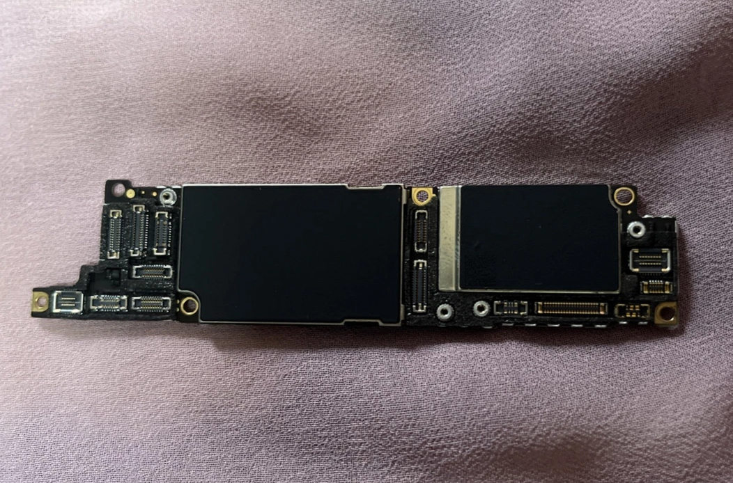 iPhone XR Motherboard